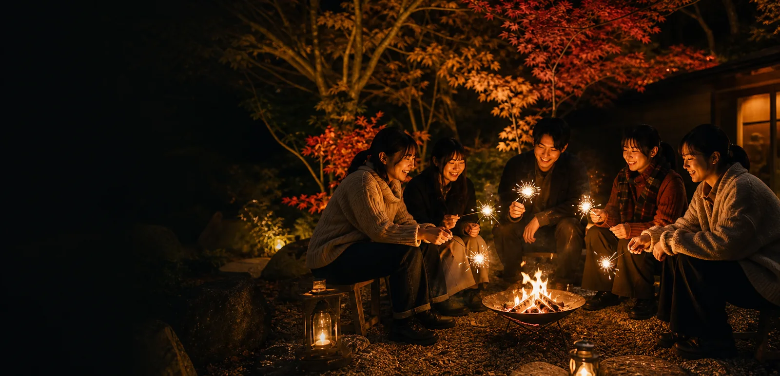 秋の夜に仲間と手持ち花火を楽しむ時間